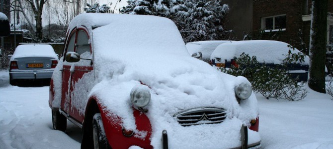 ¿Sabrías qué hacer si tu coche se queda atrapado en la nieve? ¿Sabrías qué hacer si tu coche se queda atrapado en la nieve?